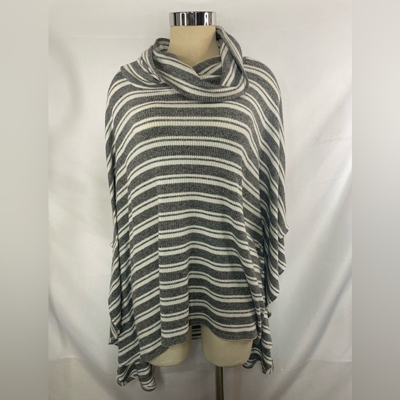 Saturday Sunday heavy knit pull over poncho with a cowl neck and sewn sides. - Picture 1 of 5